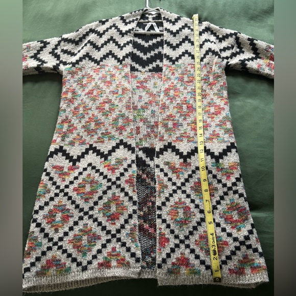 Southwestern Flair! Dreamers Black and Multicolor Chevron Cardigan - Picture 4 of 9